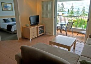 A seating area at Mariner Shores Club