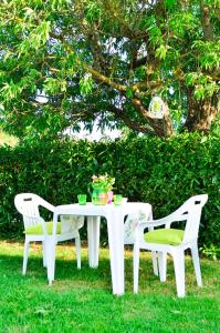 a white table and two chairs and a table and chairs at Quinta das Amendoeiras in Albufeira