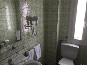 Koupelna v ubytování Hotel Roca