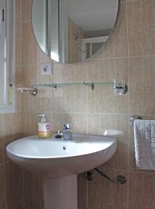 A bathroom at Casa Gil - La Vega Még 10 kép