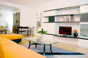 A seating area at Casa del Bernini