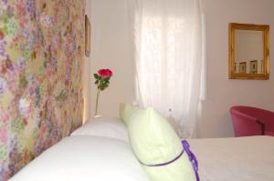 A bed or beds in a room at Casa del Bernini