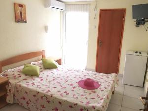 a bedroom with a bed with a pink hat on it at Apartments Villa Dadora in Sutomore