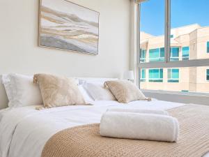 Waterfront Penthouse with Marina Views and Rooftop, Los Angeles ...