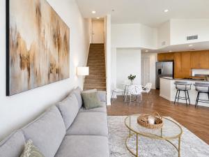 Waterfront Penthouse with Marina Views and Rooftop, Los Angeles ...