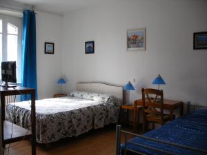 Postel nebo postele na pokoji v ubytování Hôtel Modern