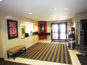 a lobby with a waiting room with a bench and a door at Extended Stay America Suites - Columbus - NE - I-270 in Gahanna