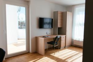 TV a/nebo společenská místnost v ubytování Aparthotel Heuberger