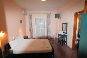 Postel nebo postele na pokoji v ubytování Ilias Studios - Rooms
