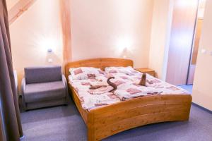 Postel nebo postele na pokoji v ubytování Horský Hotel Kristína