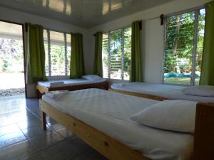 Postel nebo postele na pokoji v ubytování Corcovado Beach Lodge + 37 fotografií