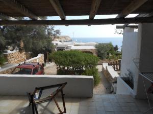 a patio with a view of the ocean from a house at Casa a Calacreta in Lampedusa