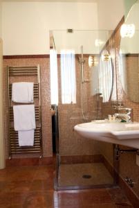 Et badeværelse på Hotel Locanda Di Bagnara
