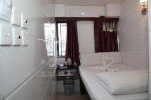 Un pat sau paturi într-o cameră la Om Guest House