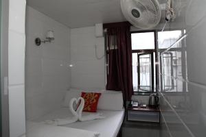 Un pat sau paturi într-o cameră la Om Guest House