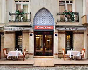A restaurant or other place to eat at Hotel Evsen