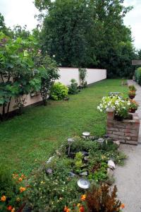 a garden with flowers and plants in a yard at Setnik Guesthouse in Valpovo