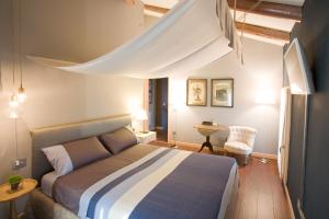 a bedroom with a large bed in a room at Locanda Ristorante da Umberto in Malo