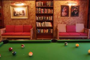 Posezení v ubytování The Lord Nelson Hotel