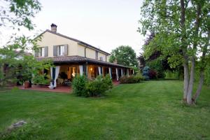 a large house with a yard with a grass field at Villa Bellaria B&B in Alseno