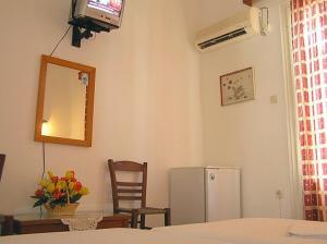 TV a/nebo společenská místnost v ubytování Hotel Maroulis