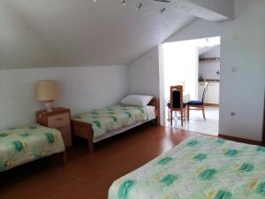 Postel nebo postele na pokoji v ubytování Apartments Ćenan
