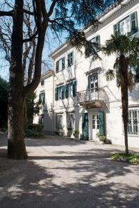The building in which the holiday home is located Még 23 kép