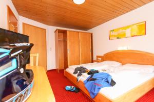 Postel nebo postele na pokoji v ubytování HELI'S Bed & Breakfast