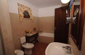A bathroom at B&B Le Colline Country House