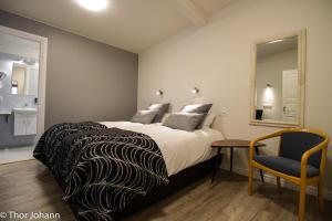 Tempat tidur dalam kamar di Hotel Hjardarbol