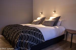 Tempat tidur dalam kamar di Hotel Hjardarbol