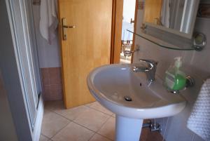 Kúpeľňa v ubytovaní Apartments Robert + 37 fotografií