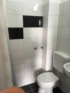 Koupelna v ubytování Hív-Lak Apartman
