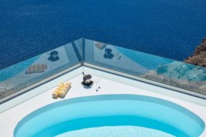 Piscina a Katikies Chromata Santorini - The Leading Hotels of the World o a prop