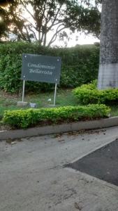 a sign for the constitutionarioarioarioveltemetery sidx sidx sidx sidx at Casa Campestre Condominio Bellavista in Tobia