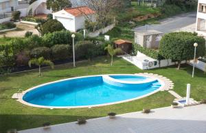 Bazén v ubytování FLH Armação de Pêra Flat with Pool nebo v jeho okolí