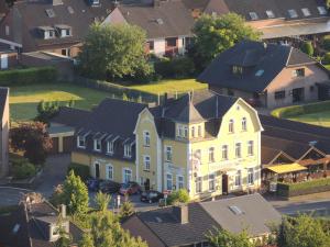 an aerial view of a building in a city at Keglerbörse "Haus Ida" in Kleve