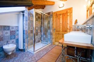 a bathroom with a shower and a sink and a toilet at ESPERIA casa vacanza in Trieste +36 photos