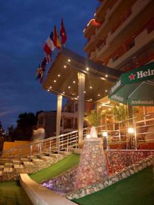 a hotel at night with a fountain in front of it at Hotel Scala in Constanţa