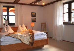 Posteľ alebo postele v izbe v ubytovaní Ferienwohnung Strubbauer Urlaub am Bauernhof
