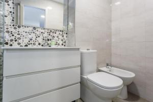 Koupelna v ubytování PASACALLES Home by Cadiz4Rentals + 21 fotografií