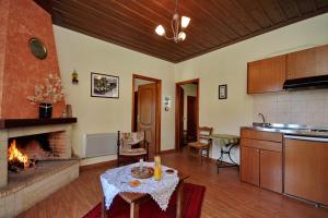 A kitchen or kitchenette at Agropoli Még 37 kép