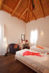 Un pat sau paturi într-o cameră la Kivotos Villa