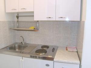 Kuchyň nebo kuchyňský kout v ubytování Apartments Murgic