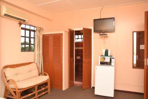 Gallery image of Windjammer International Cuisine & Comfort Inn in Georgetown