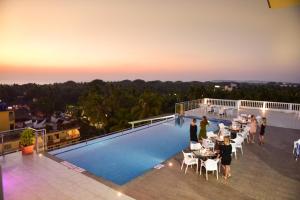 Bazén v ubytování Silver Sands Serenity Resort, Candolim nebo v jeho okolí