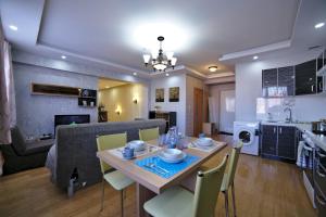 Kuchyň nebo kuchyňský kout v ubytování Tanan Center Serviced Apartments