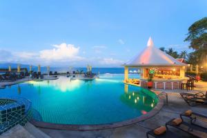 Bazén v ubytování Samui Buri Beach Resort nebo v jeho okolí