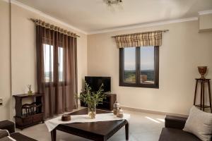 a living room with a couch and a table at Villa Stellina in Marathokefála