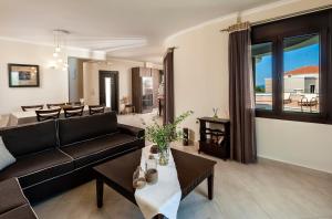 a living room with a couch and a table at Villa Stellina in Marathokefála